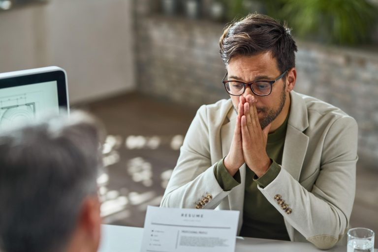 Más allá del salario: la importancia del trabajo sobre la salud mental y los efectos del desempleo